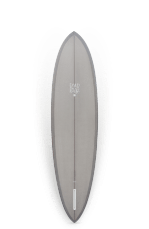 Shapers-Club- Une planche de surf Joel Fitzgerald - ML 42 7'7 en forme de cœur sur fond blanc.