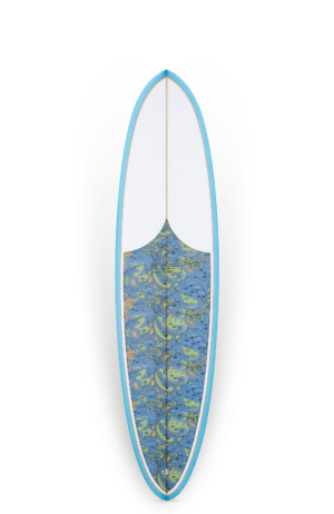 Shapers-Club- Une image d'un ROGER HINDS - TAMAGO - 7'6'' x 22 0 | 22.000'' x 2 7/8'' | 2.875'' - Pailsley avec un motif bleu et blanc dessiné par Roger Hinds. -surfshop-surfboard