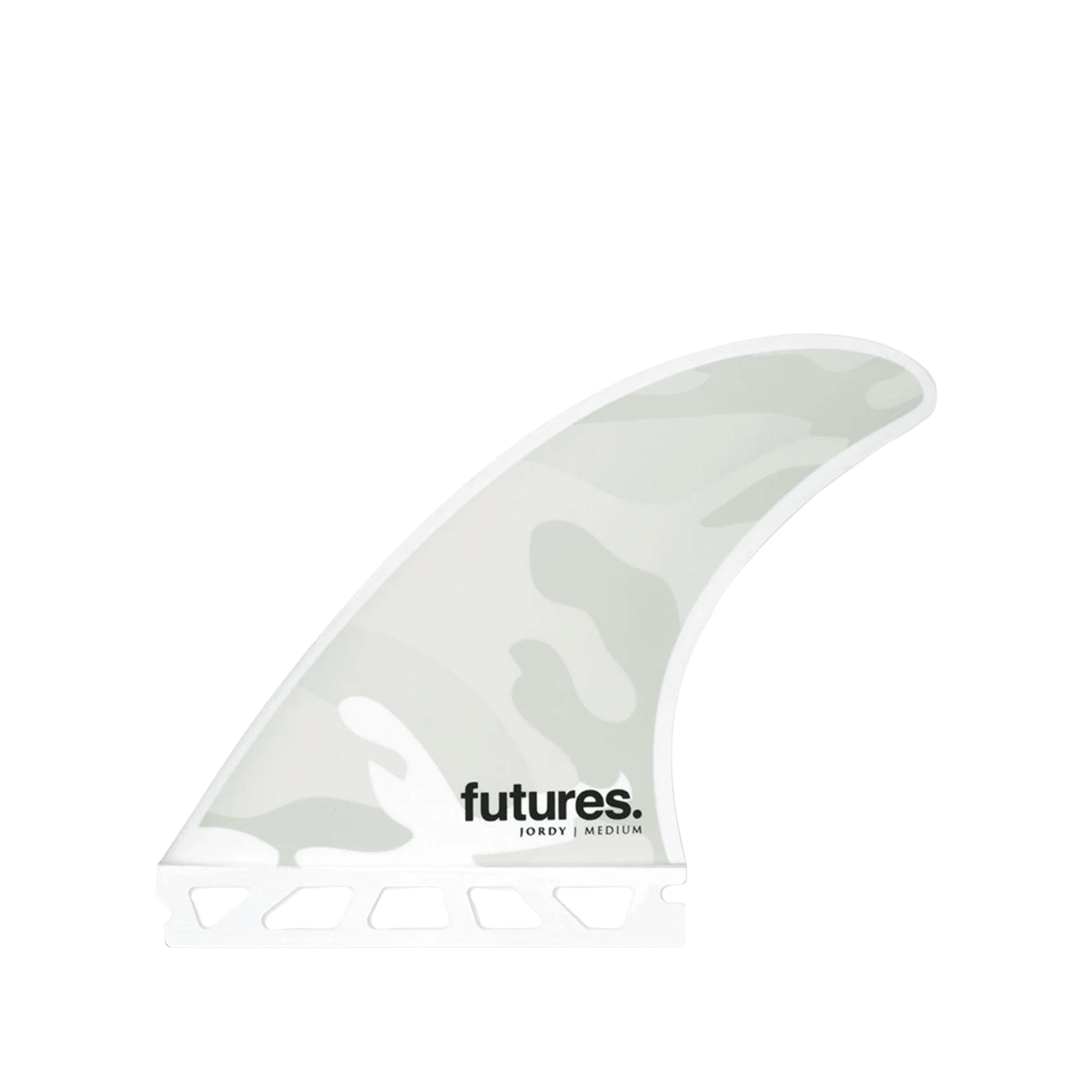 Shapers-Club- L'aileron Futures - Jordy Signature - Thruster présente un motif camouflage blanc et gris clair, orné du logo « futures » près de la base et du texte « JORDY | MEDIUM » juste en dessous. Cet aileron de planche de surf simple est conçu pour durer avec des découpes le long du bas, spécialement conçues pour une configuration thruster. Le fond est vert uni. -surfshop-surfboard